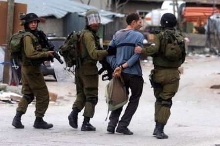 مصادر عبرية: إطلاق نار على فلسطيني حاول تنفيذ عملية طعن قرب حاجز حوارة بنابلس